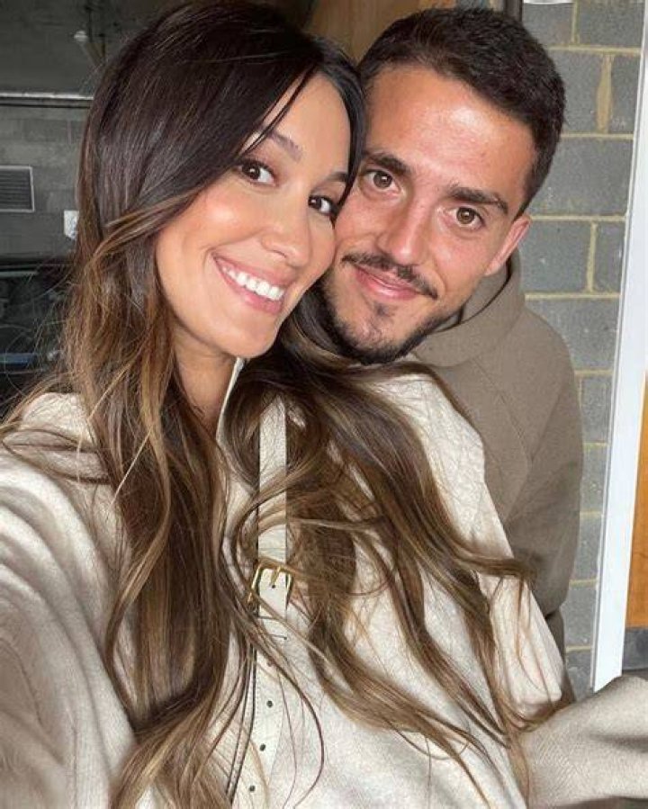 Download Pablo Fornals Wife Selfie Wallpaper
