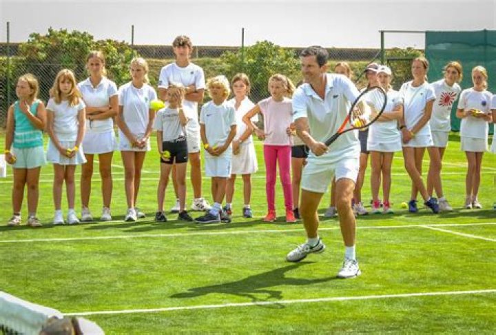 Download Tim Henman With Kids Wallpaper