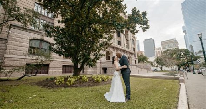 Downtown Houston Elopement &mdash; ROMANTIC, ELEGANT, AND TIMELESS WEDDING