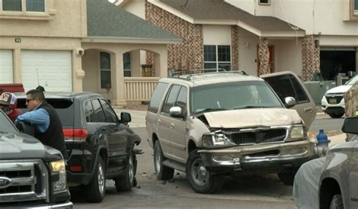 DPS pursuit ends in crash in west El Paso, suspect still at large