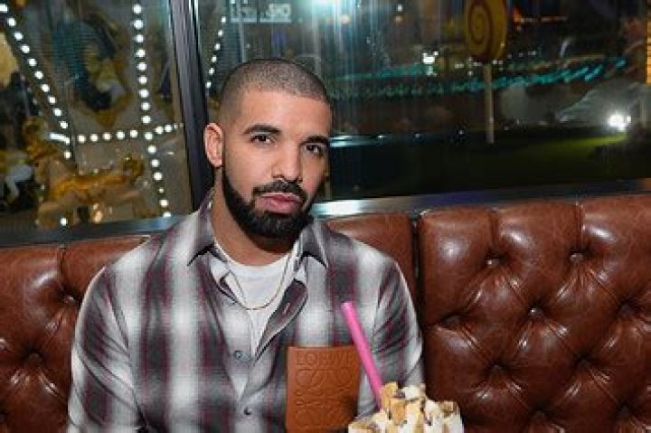 Drake Surprises Fans At Jorja Smith Toronto Show, Performs &ldquo;Get It