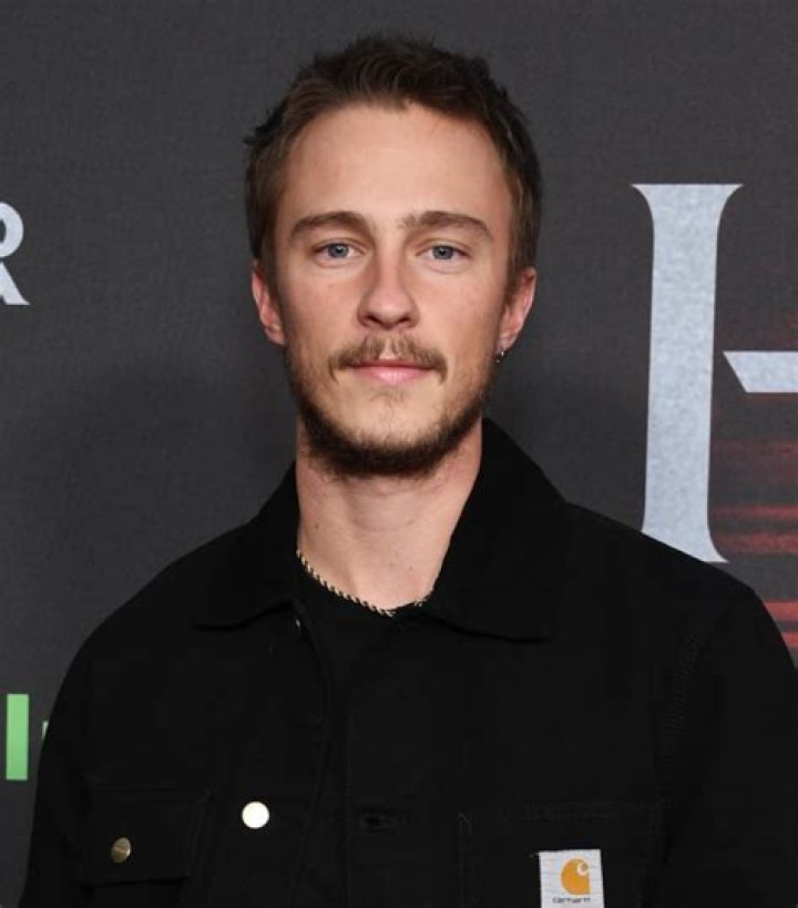 Drew Starkey Bio, Net Worth, Age, Girlfriend, Family, Career, Height