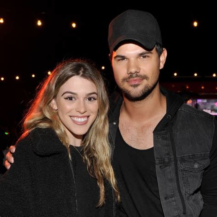 El actor Taylor Lautner se casa con la influencer Taylor Dome