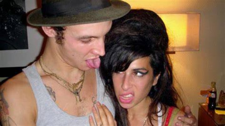 El exmarido de Amy Winehouse, entre la vida y la muerte tras una noche