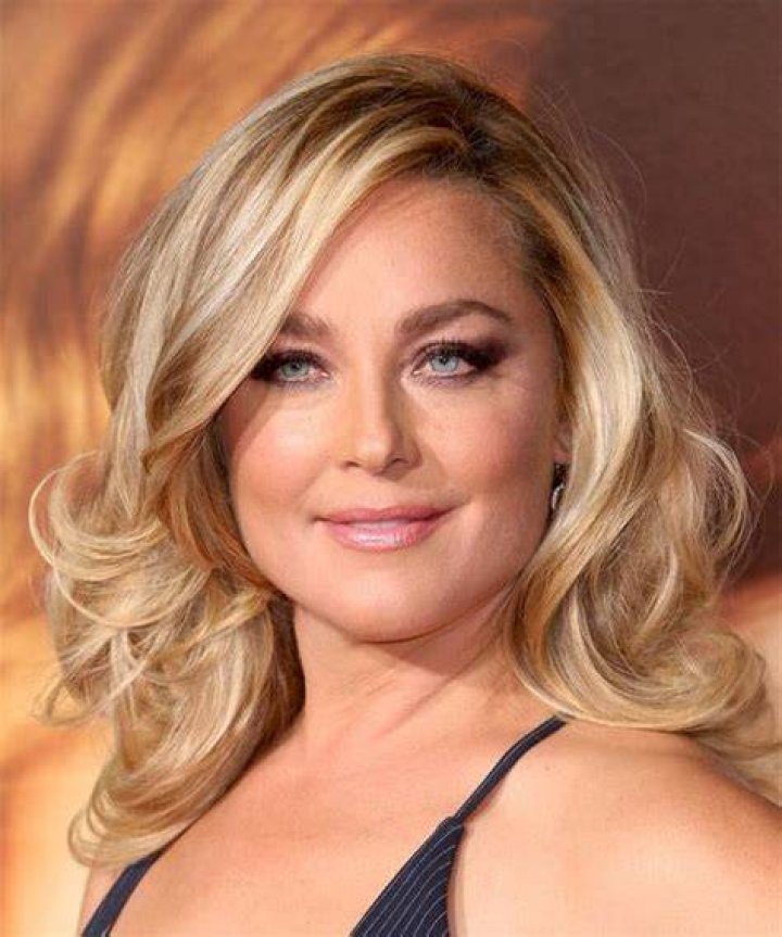 Elisabeth Shue Health, Fitness, Height, Weight, Bust, Waist, and Hip