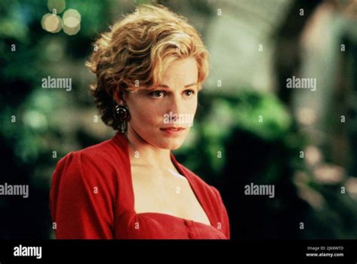 Elisabeth Shue Heart Attack A False Rumor About the Actress's Health