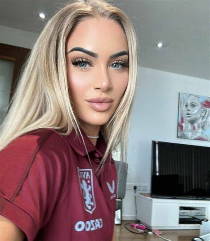 Elizabeth Rabbit &mdash; OnlyFans, Biography, Net Worth & More