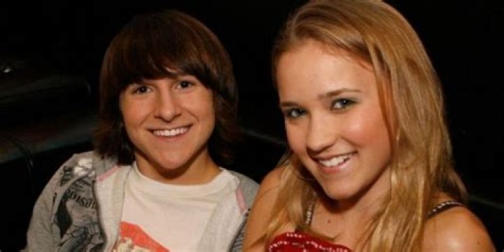 Emily Osment Besando A Mitchel Musso Relationship Descargar Musica Mp3