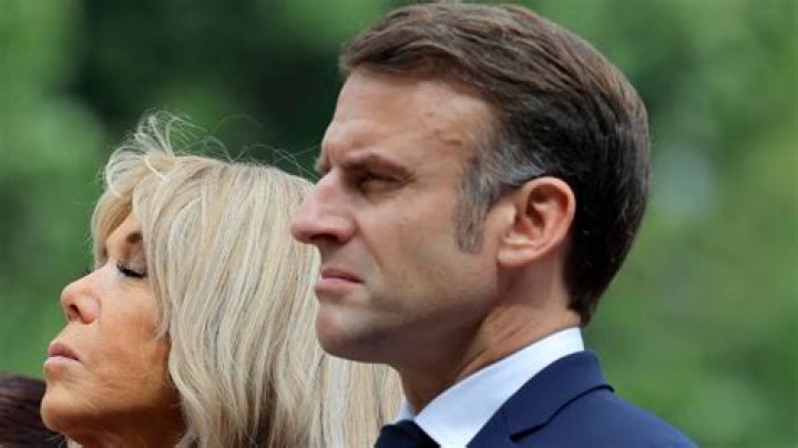 emmanuel macron is sitting on the golden toilet, his Stable Diffusion