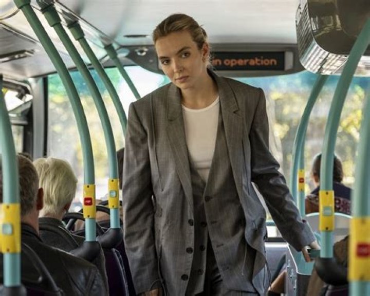 Eve Polastri Villanelle Bus fight kiss scene (3&times;3) Amor