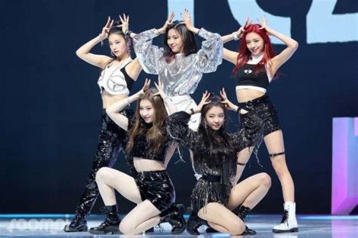 Exclusive ITZY Makes Grand Debut At &ldquo;IT&rsquo;z Different&rdquo; Showcase, Shares
