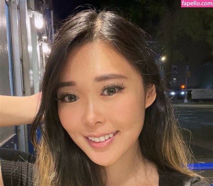 Extraemily aka extra.emilay Nude Leaks OnlyFans Photo 5 Faponic