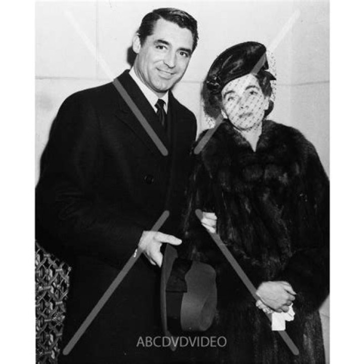 fantastic candid Cary Grant and wife Barbara Hutton at theater 71105