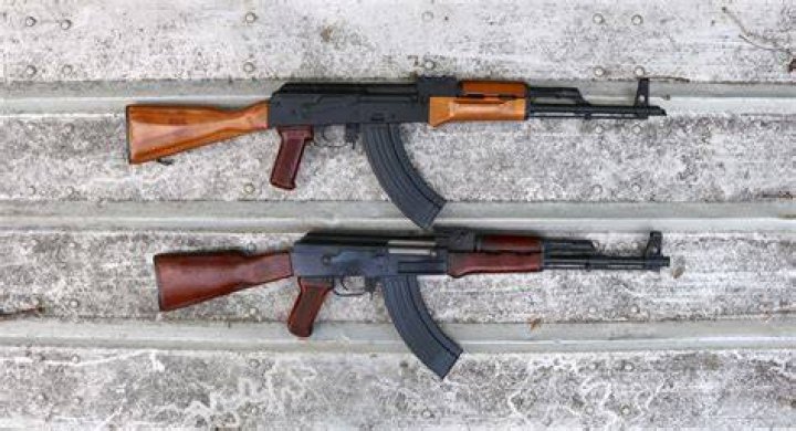 FileAKMS and AK47 DDST8501270.jpg Wikipedia