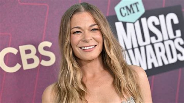 FIRST LOOK LeAnn Rimes And Eddie Cibrian's Official Wedding Portrait