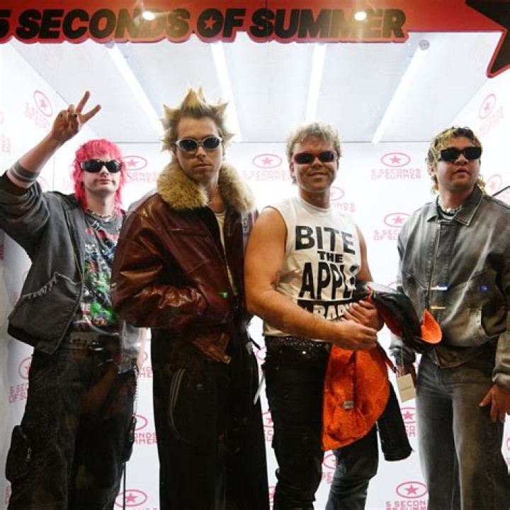 fivesource Calum hood, 5sos, Calum thomas hood