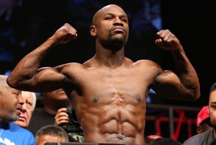 Floyd Mayweather Wins Close Decision Over Marcos Maidana