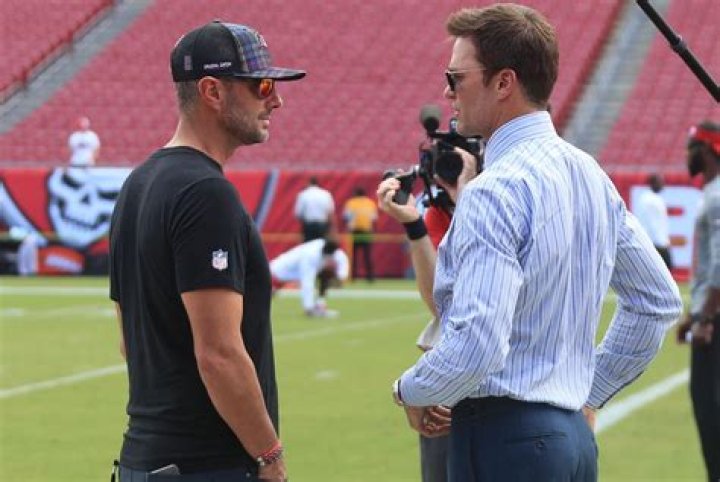 Former Bucs quarterback Seth Poling delivers electrifying speech to