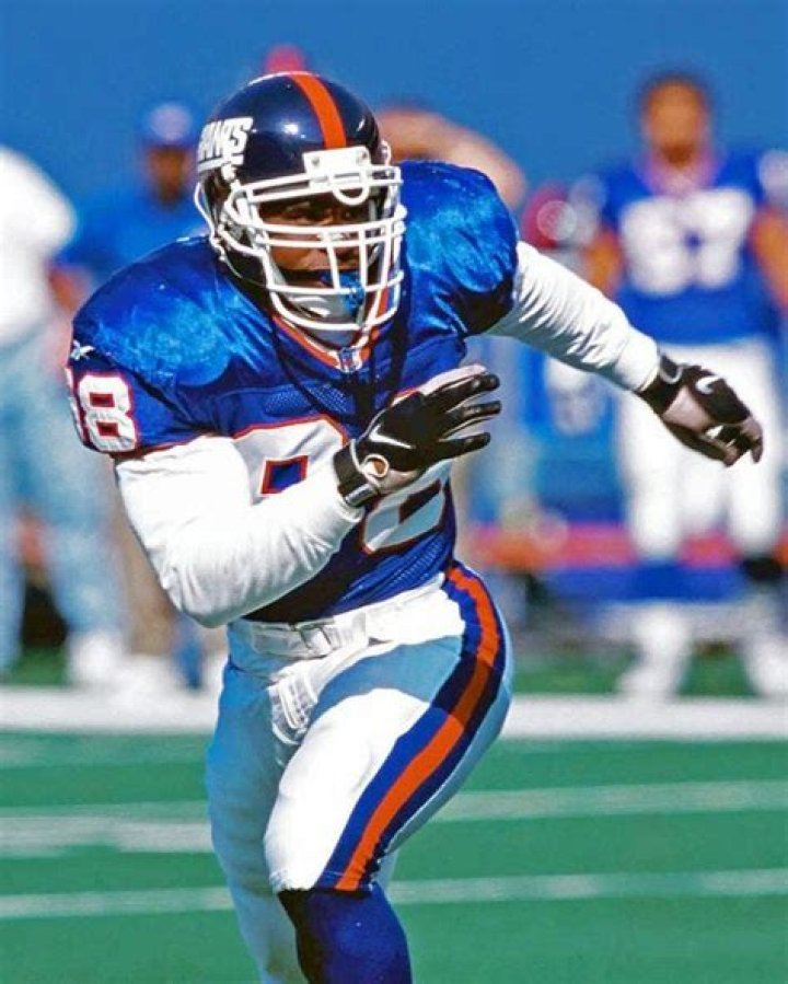Former NY Giants Linebacker, Jessie Armstead to Sign Autographs at Stop