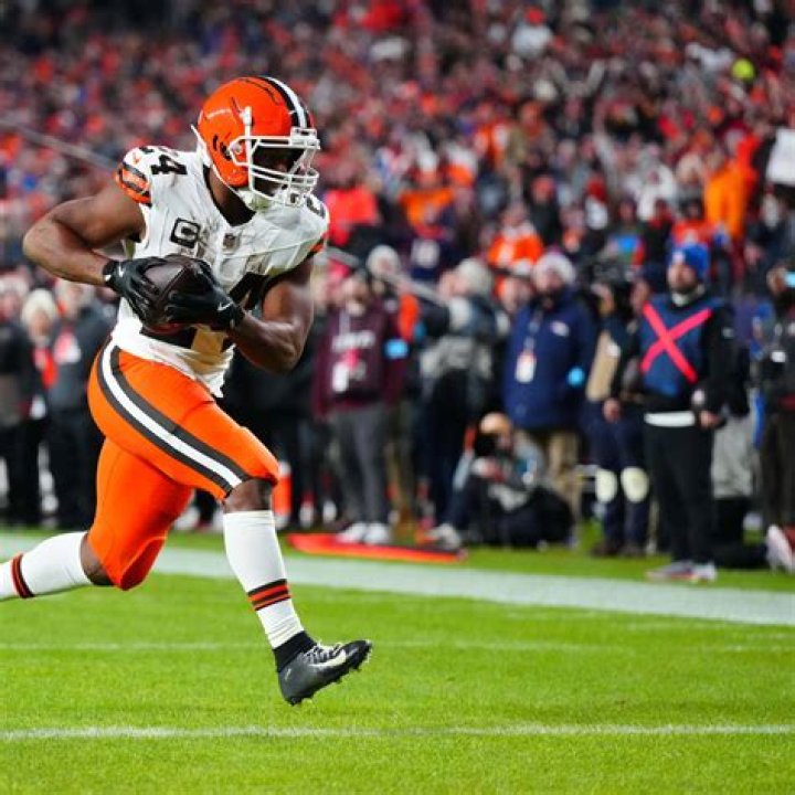 Former RB Nick Chubb receives jersey number from Cleveland