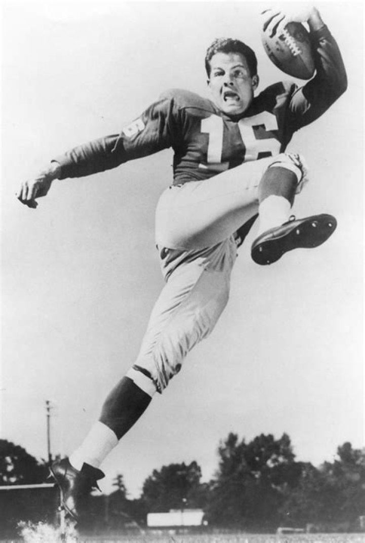 Frank Gifford's unassuming manner underplayed profound impact on NFL's