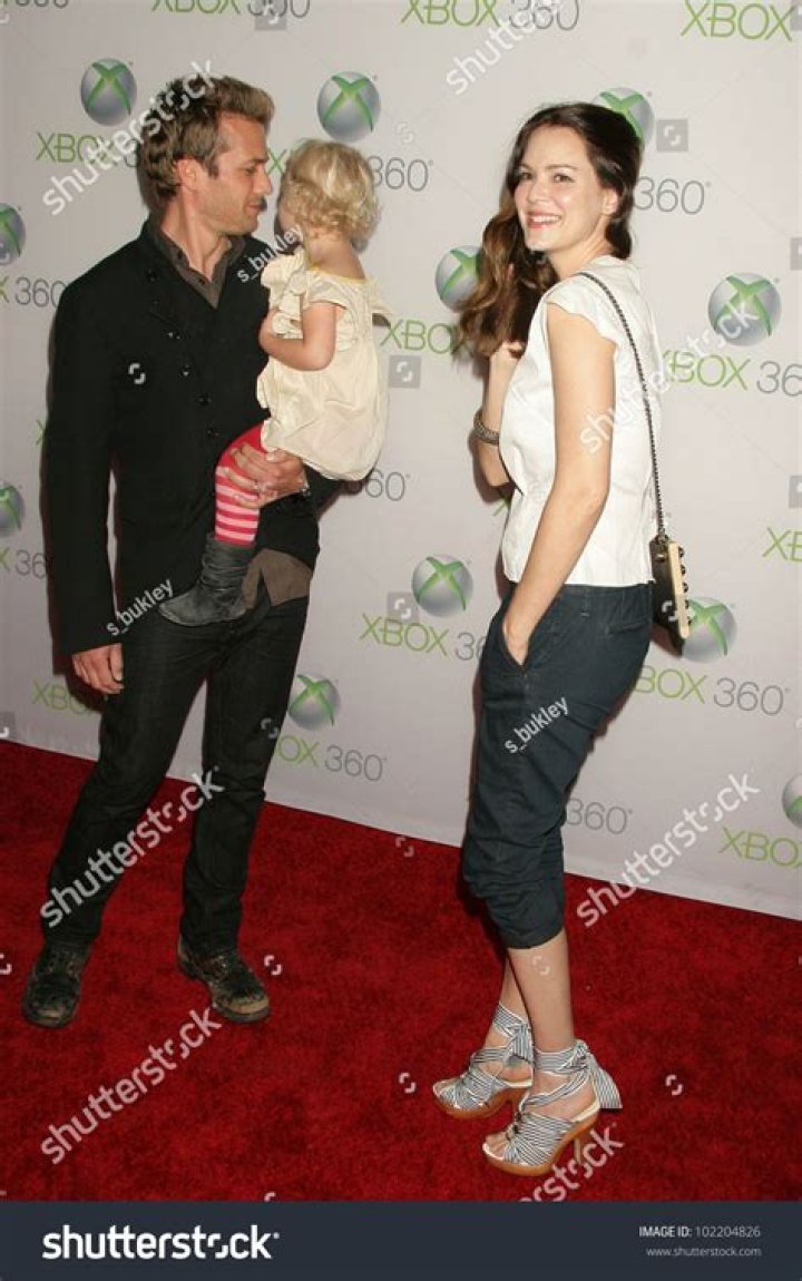 Gabriel Macht Jacinda Barrett Daughter Satine Foto Stok 102204826