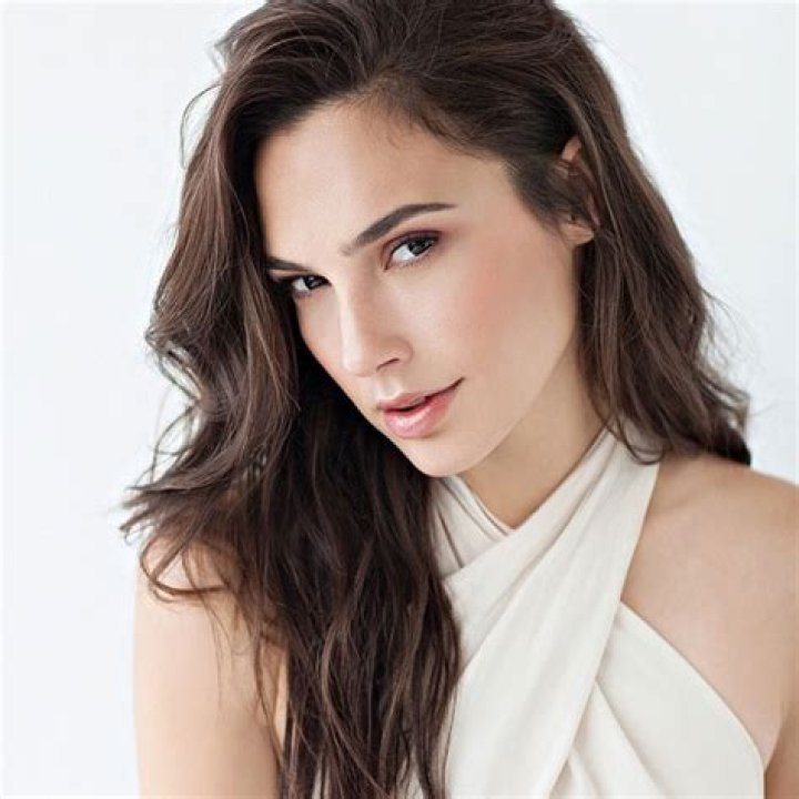 Gal Gadot Wiki, Age, Height, Husband, Boyfriend, Movies, Instagram
