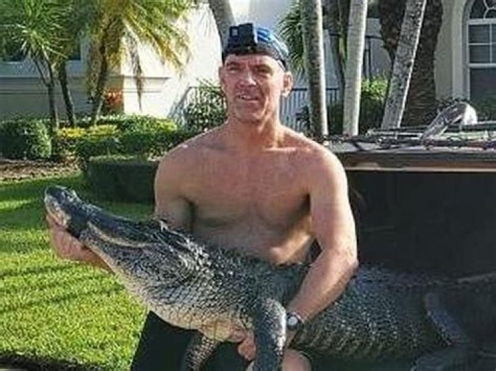 Gator Boys star Paul Bedard gets alligator out of pool in Parkland