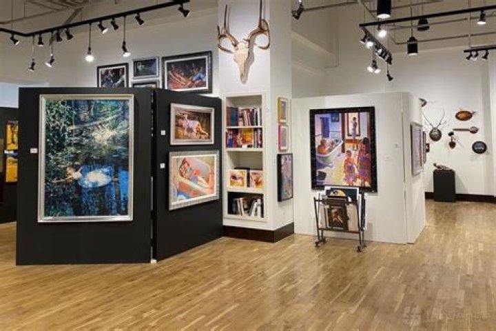 Glowchus Gallery Estella