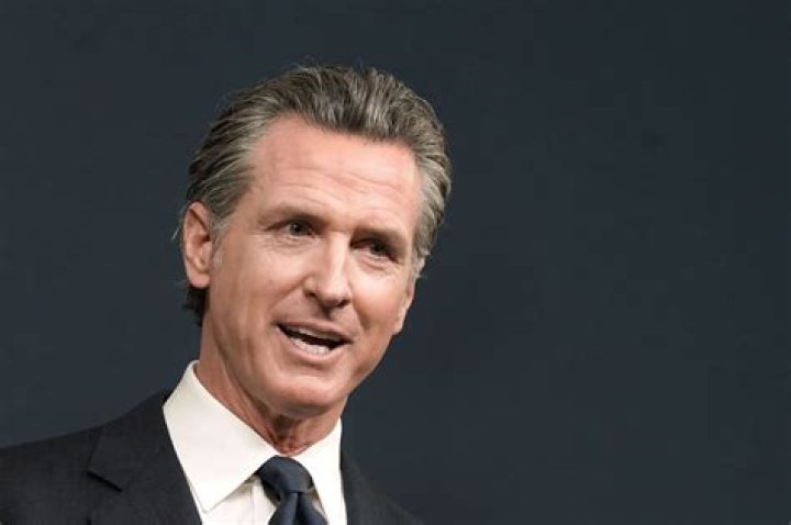 Gov. Gavin Newsom loses top aide, taps two key advisors Los Angeles Times