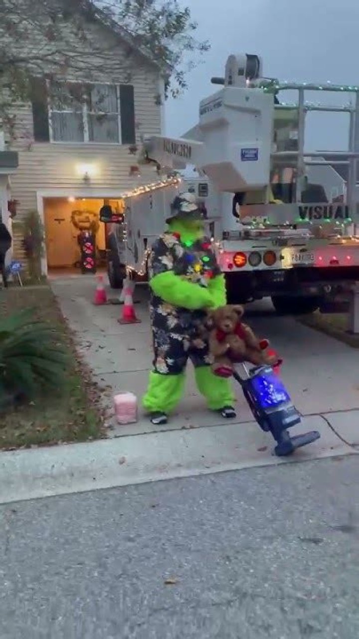 Grinch in Ladson Sc dancing with vacuum YouTube