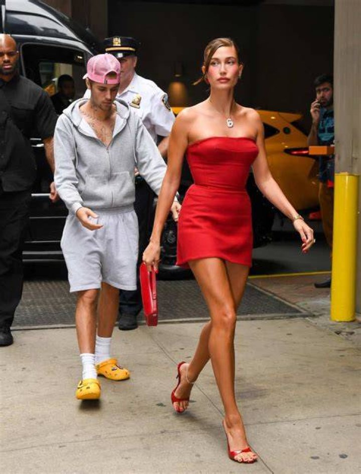 Hailey Bieber Gives StepbyStep Guide for Her &lsquo;Everyday Strawberry