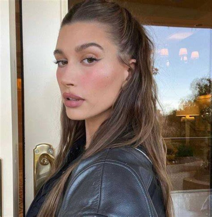 Hailey Bieber Serukan Dukungan untuk Palestina hingga Buka Donasi
