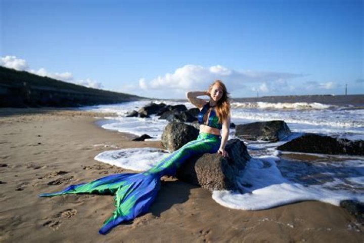 Hannah Pearl Hire A Mermaid