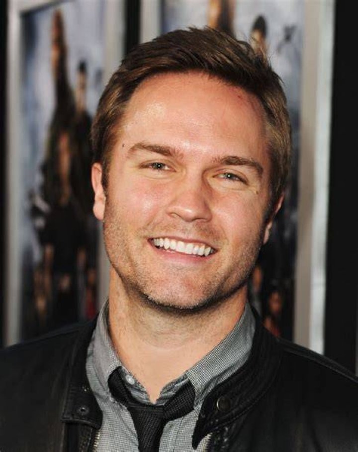 Hart of Dixie Star Scott Porter Marries Girlfriend Kelsey Mayfield