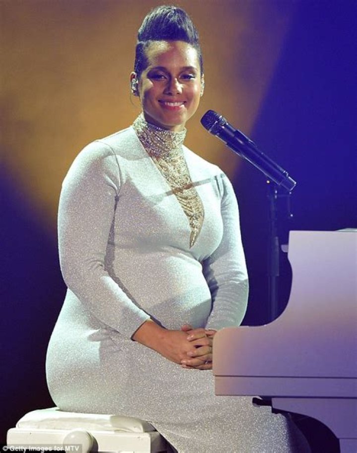 Heavily pregnant Alicia Keys shows off her blossoming bump at MTV EMAs