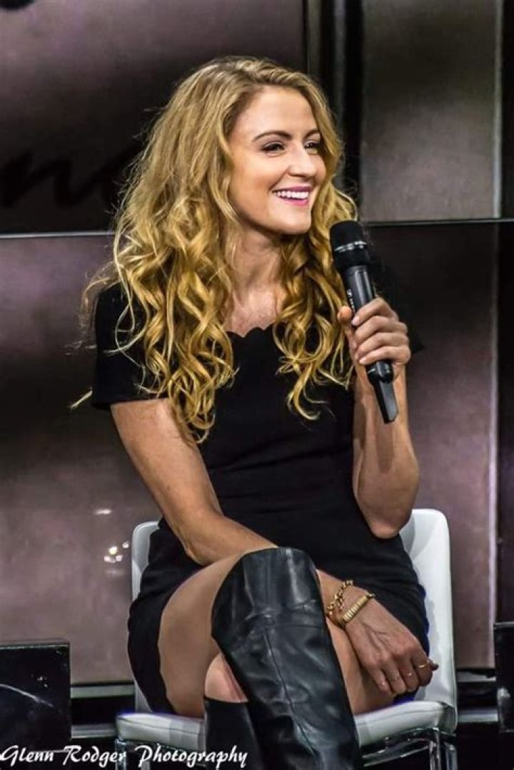 Helene Joy hihi stop looking at me hihi *giggles like a little girl