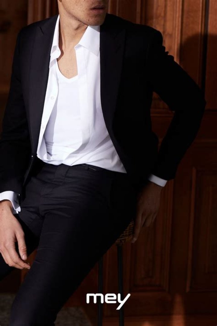 Herren Outfit, Attractive Guys, Pantsuit, Socks, Mens Outfits, Body