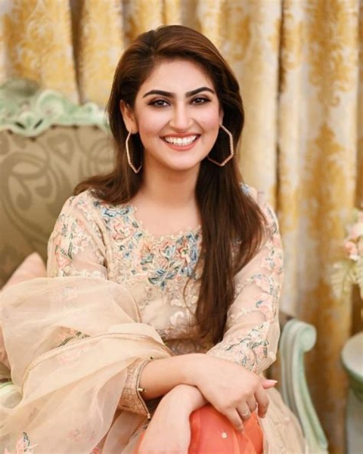 Hiba Bukhari Amazed Audience By Her Melodious Voice Reviewit.pk