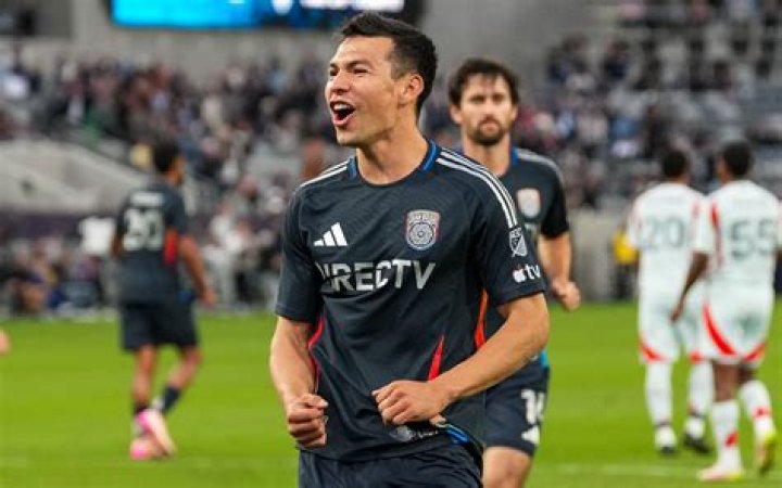 Hirving Chucky Lozano wife Ana Obregon (Bio, Wiki) Mexican soccer league, Mexican soccer