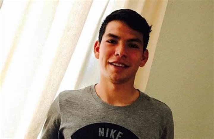 Hirving Lozano Bio, Wiki, Net Worth, World Cup, Married, Wife, Age