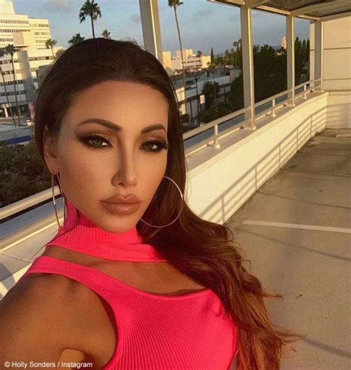 Holly Sonders says 10 Instagram and OnlyFans models are part of Exposed