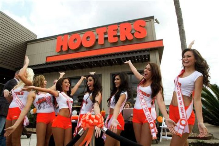 Hooters CLOSED 14 Photos & 11 Reviews American (Traditional