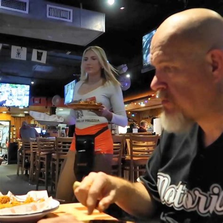 Hooters Mall of America Menu With Prices & Hours 2023