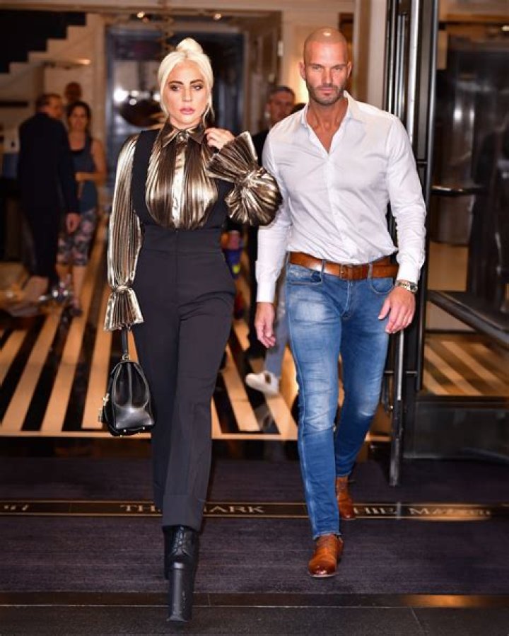 Hot celebrity bodyguards Bald men style, Bodyguard, Best suv
