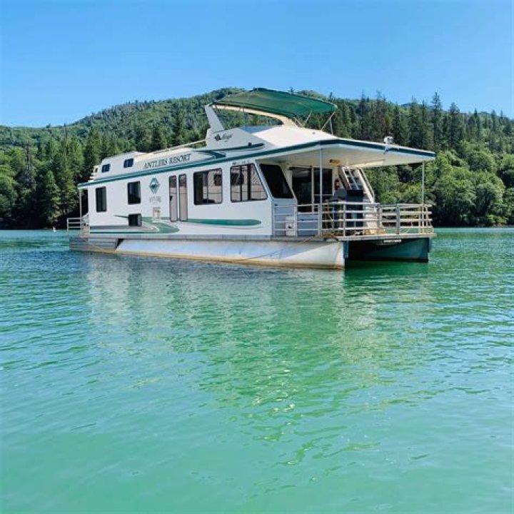 Houseboat Vacations