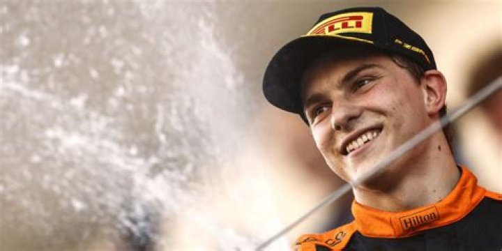 How Formula 1 Star Oscar Piastri Deals With the Pressure