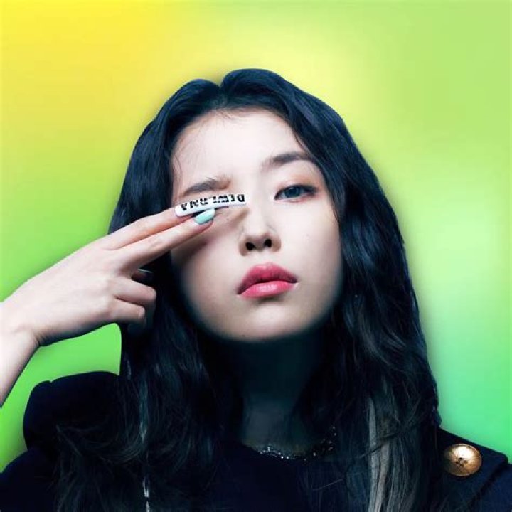 How Old Is Iu 2024 Emili Inesita