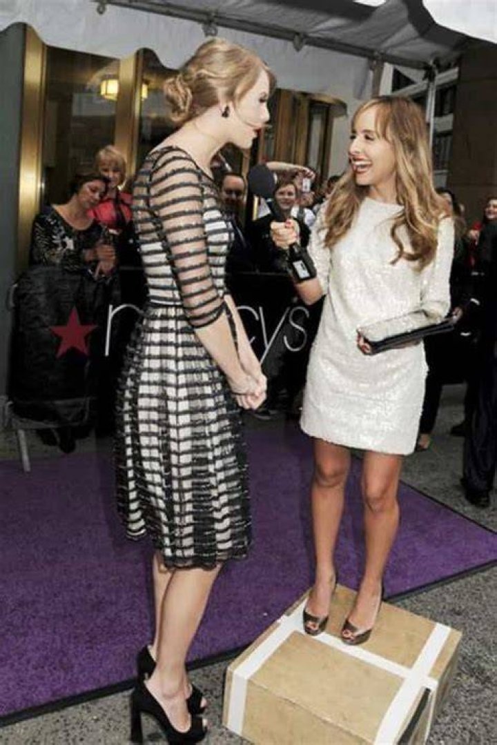 How Tall Is Taylor Swift? Height Comparison! YouTube