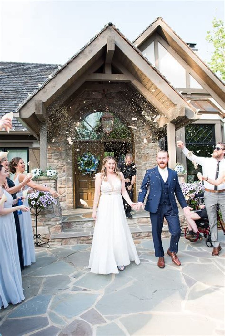 Husband Plans Second Wedding For Wife After She Lost Memory In Car